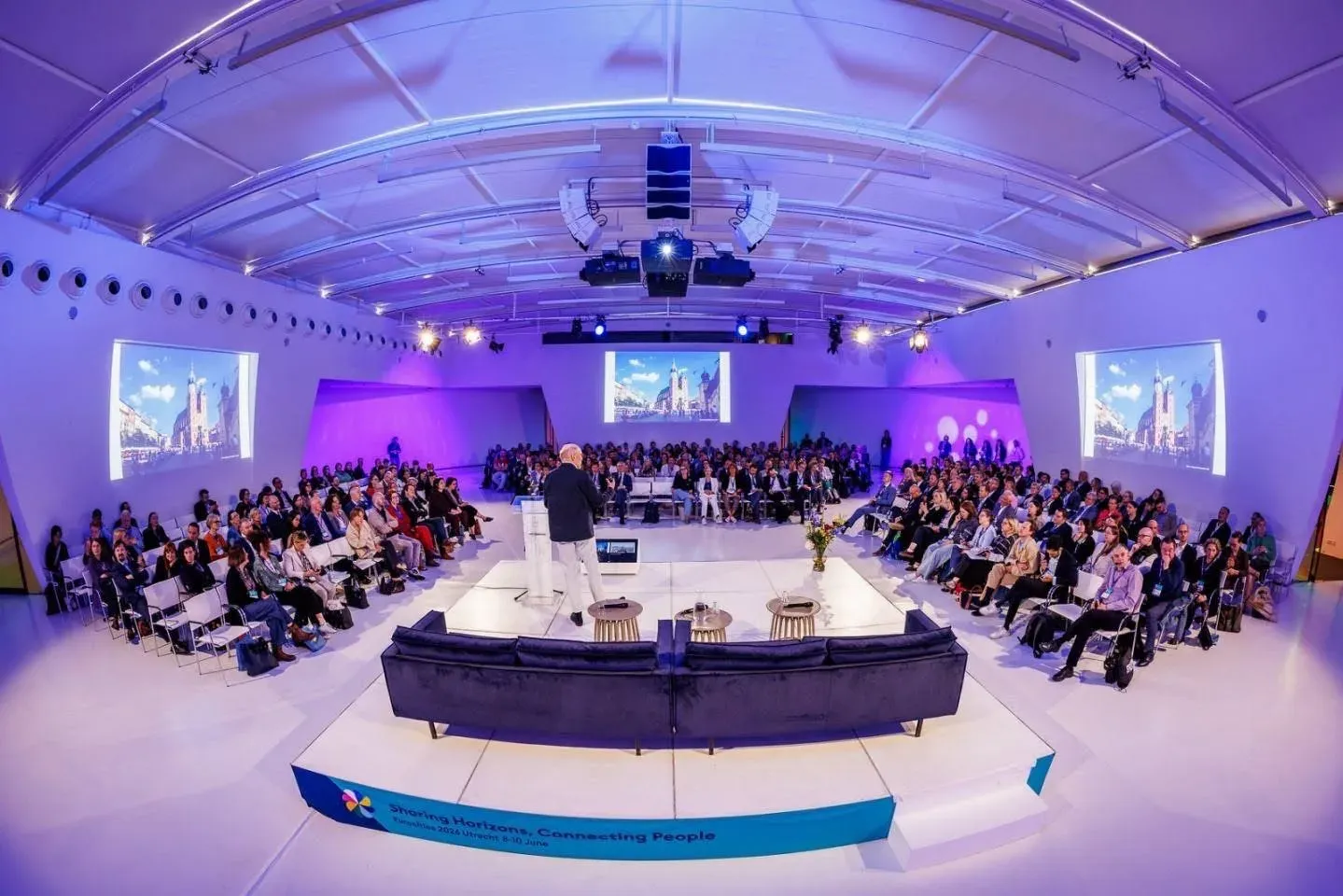 Plenul conferinței Eurocities 2026, în sala din Utrecht